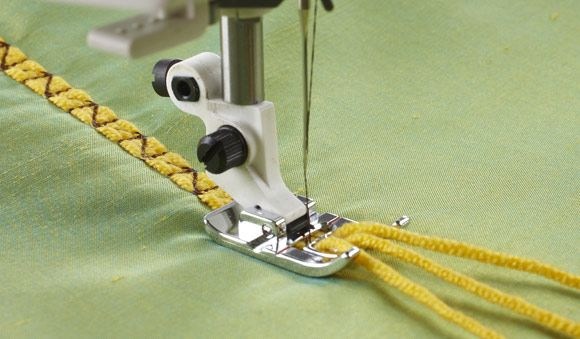 фото - 4131870-45 Лапка с 3-мя отв. для пришивания декор.шнуров (5,6,7)